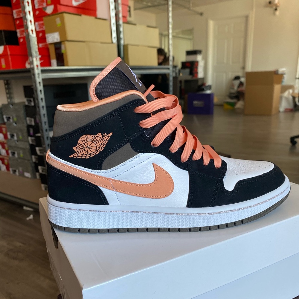 ✖️SOLD✖️Air Jordan 1 Mocha Apricot Women’s Size 8 BNWB